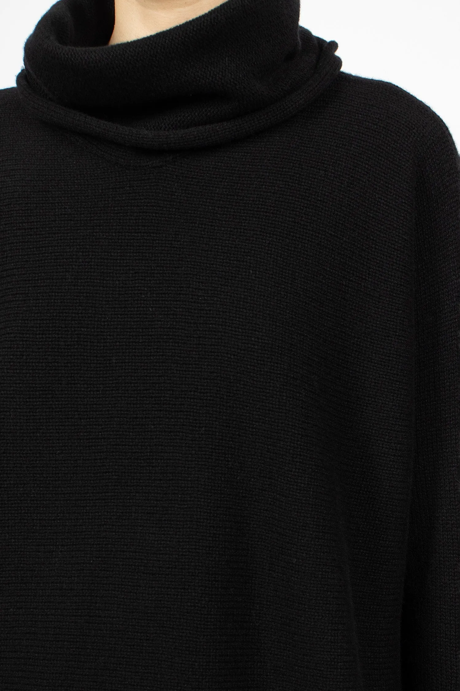 1940 Hand Knit Cashmere Turtleneck Black