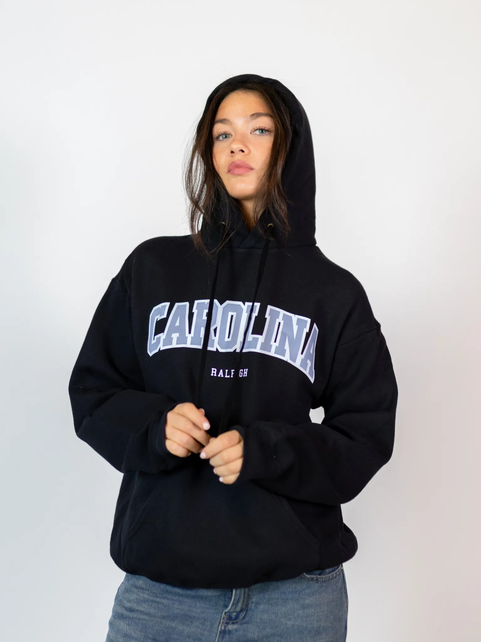 CAROLINA HOODIE - SVART 