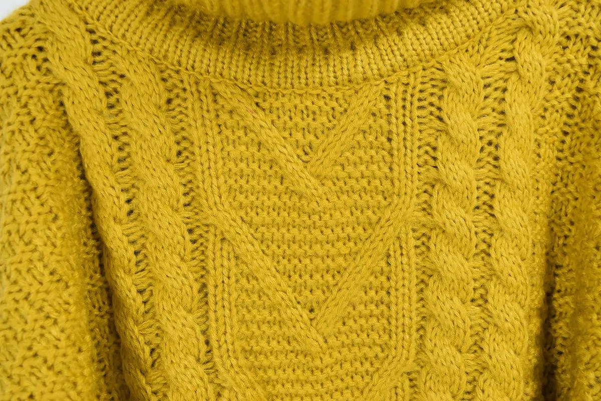 HEAVY CABLE-KNIT TURTLENECK