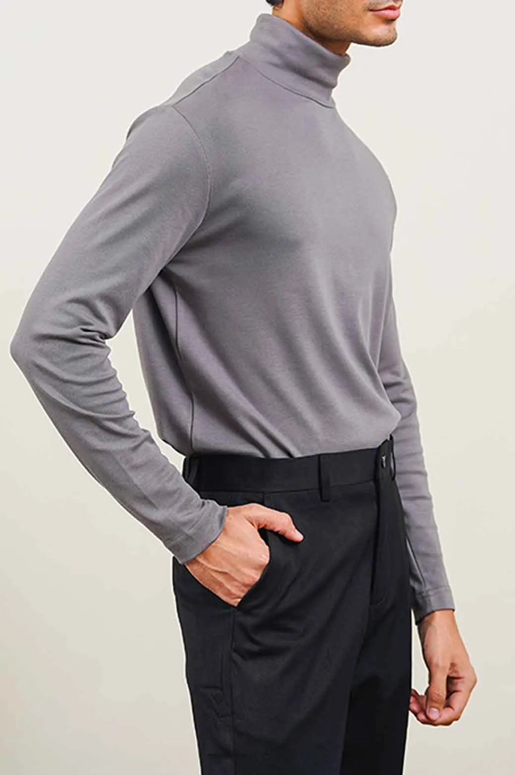 HIGH-NECK SWEATSHIRT