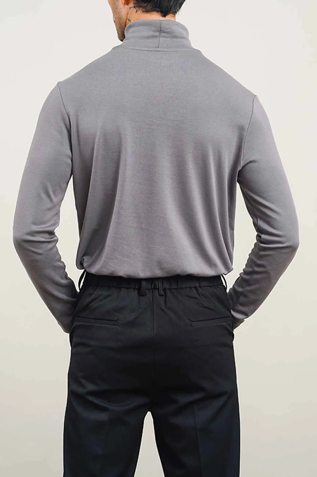 HIGH-NECK SWEATSHIRT