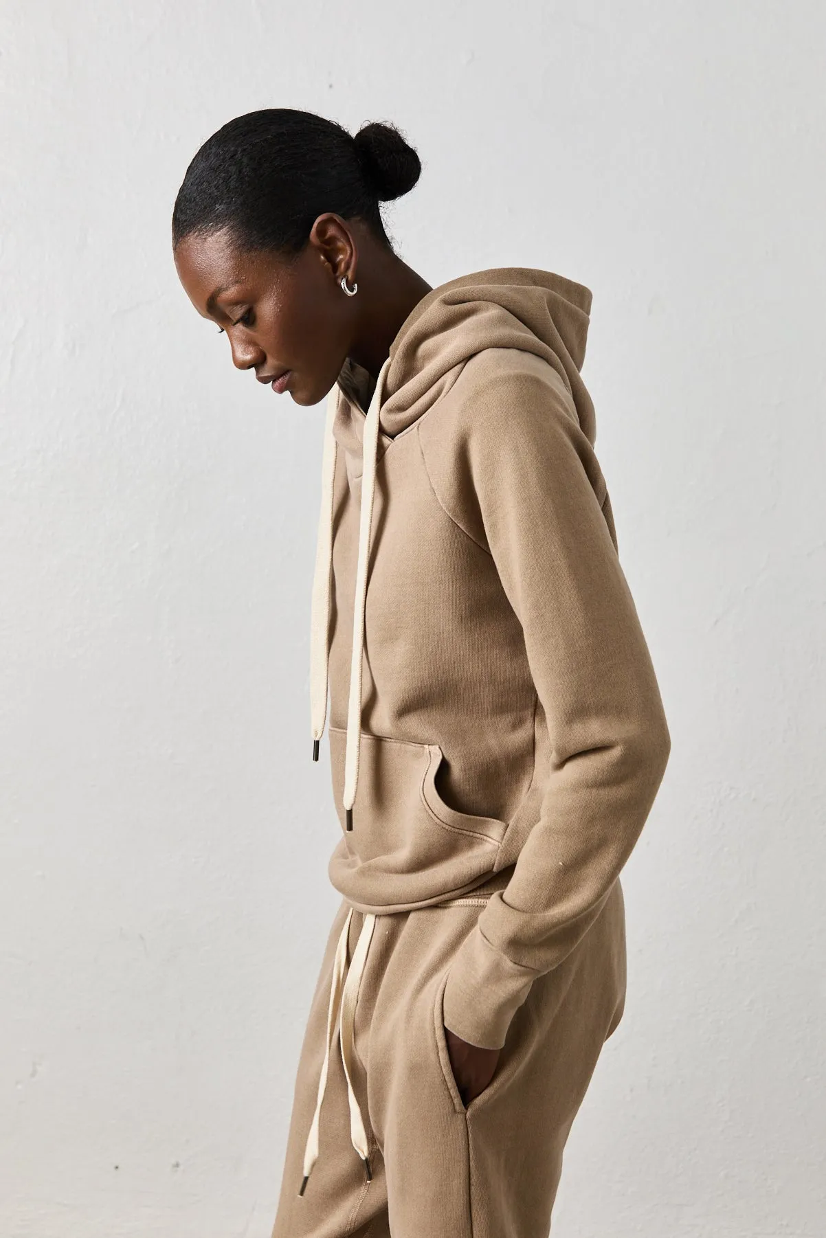 LISSE FITTED PULLOVER HOODY / COCOA