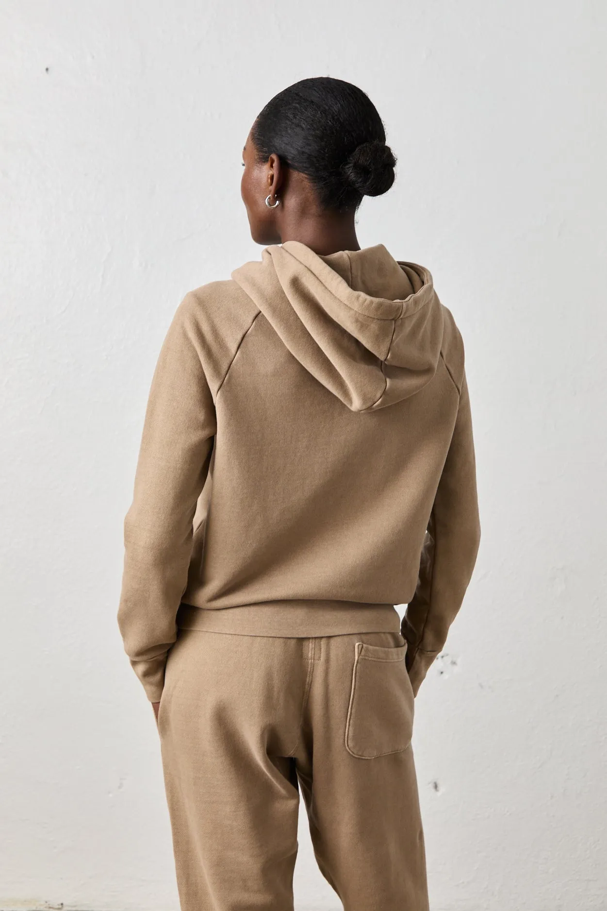 LISSE FITTED PULLOVER HOODY / COCOA